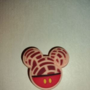 Concha Mickey Mouse Crocs Charm.